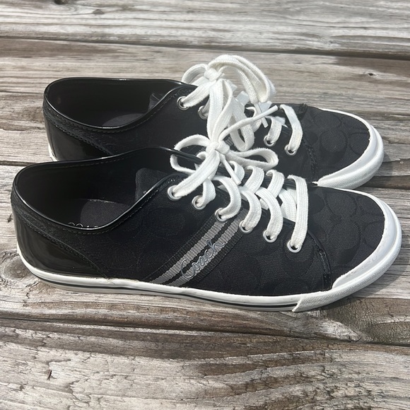 Coach - Picture 8 of 10